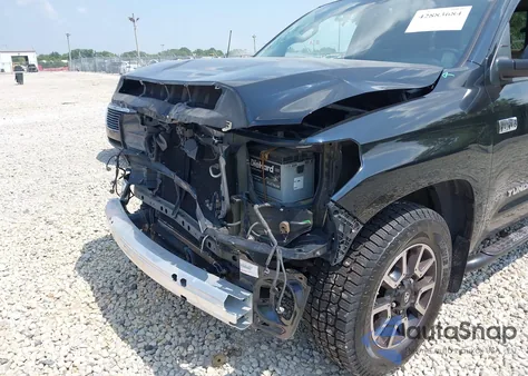 2017 Toyota Tundra Sr5 5.7L V8 из США, поврежденный, VIN 5TFUW5F14HX676841